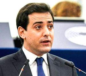 French FM urges Hezbollah, Israel to avoid escalation