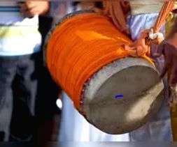 Kanpur man celebrates daughter's homecoming after divorce