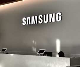 Samsung Q1 operating profit soars, chip business back to profit